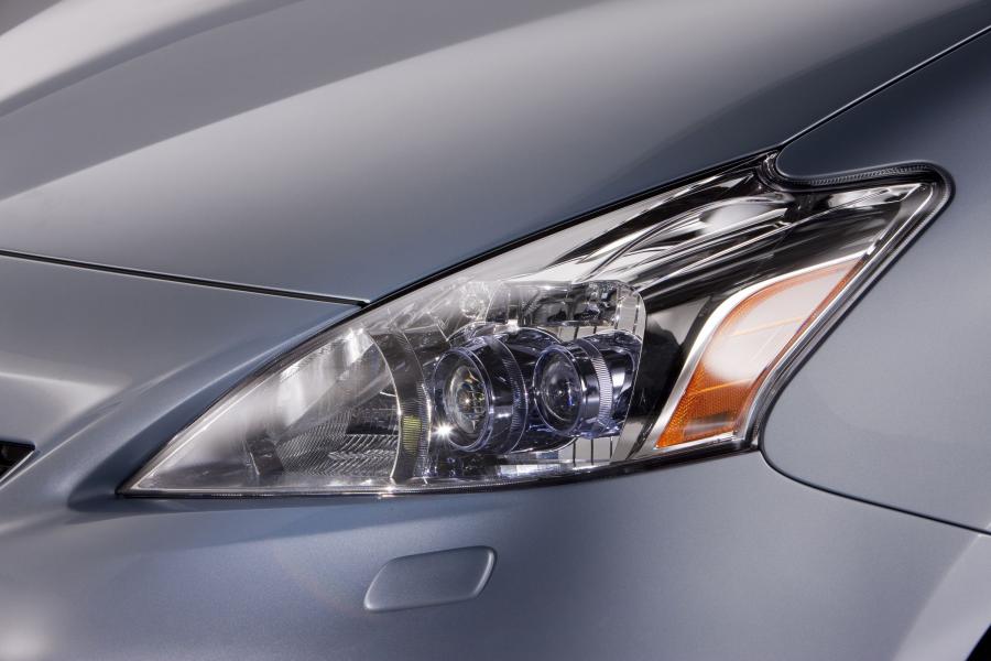  Toyota Prius V 2011 года  (фото 17 из 208)